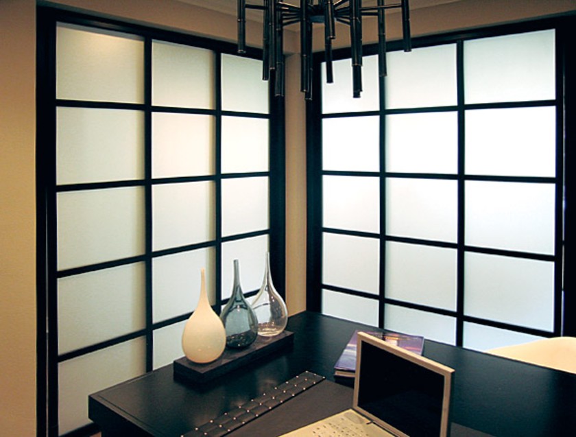 Угловая перегородка в японском стиле с матовым стеклом Нальчик