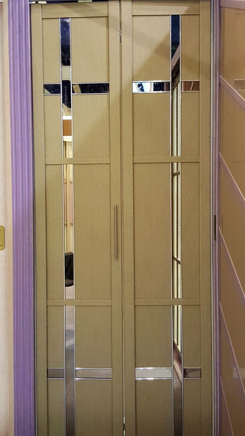 Двери гармошка шпонированные с зеркальным декором Нальчик