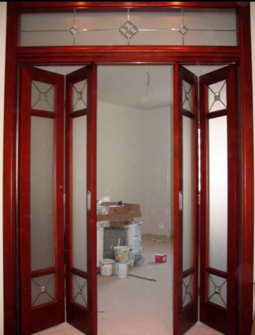 Дверь гармошка с декоративными стеклянными вставками Нальчик